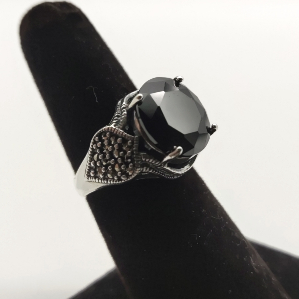 Elegant Marcasite Sterling Silver Ring😍😌